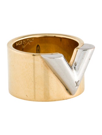 Louis Vuitton Essential V Ring
