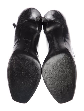 Louis Vuitton Leather T-Strap Pumps