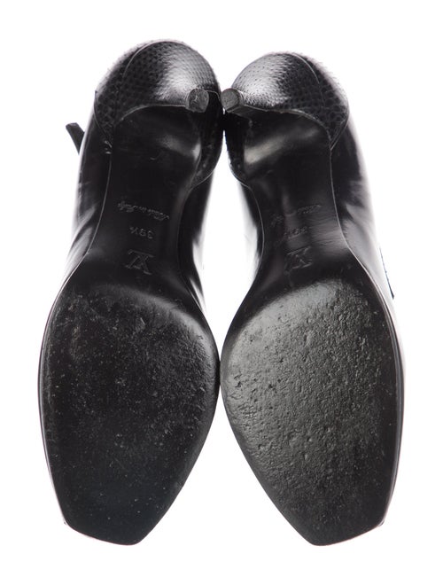 Louis Vuitton Leather T-Strap Pumps