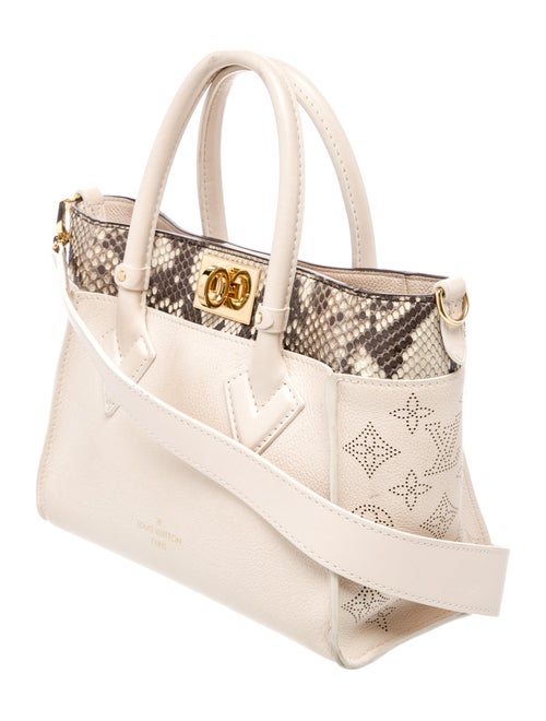 Louis Vuitton Signature On My Side PM