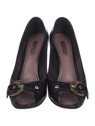 Louis Vuitton Signature Logo Leather Pumps