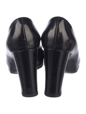 Louis Vuitton Signature Logo Leather Pumps