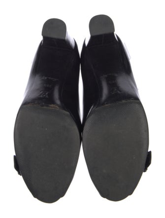 Louis Vuitton Signature Logo Leather Pumps
