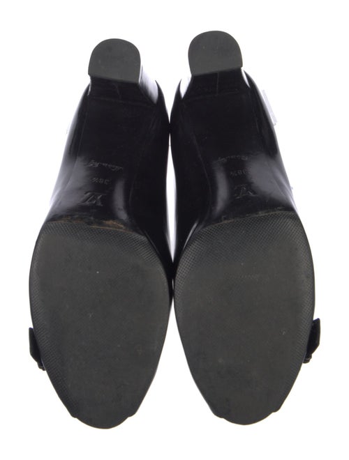Louis Vuitton Signature Logo Leather Pumps