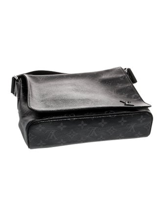 Louis Vuitton Monogram Eclipse District PM