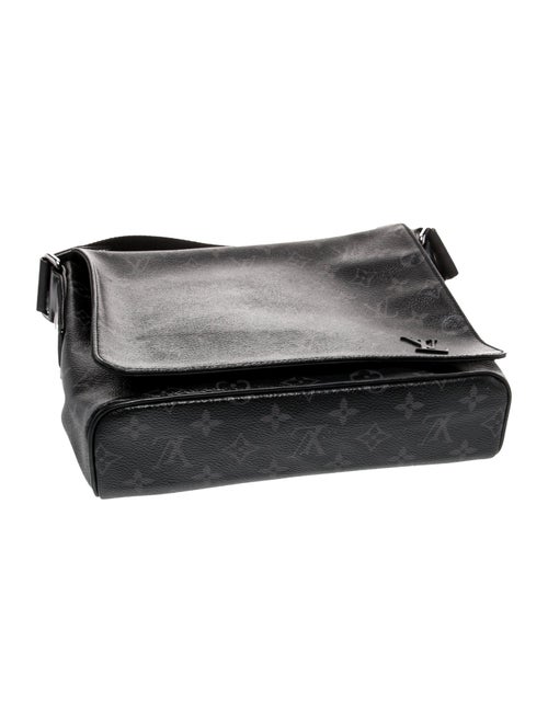 Louis Vuitton Monogram Eclipse District PM