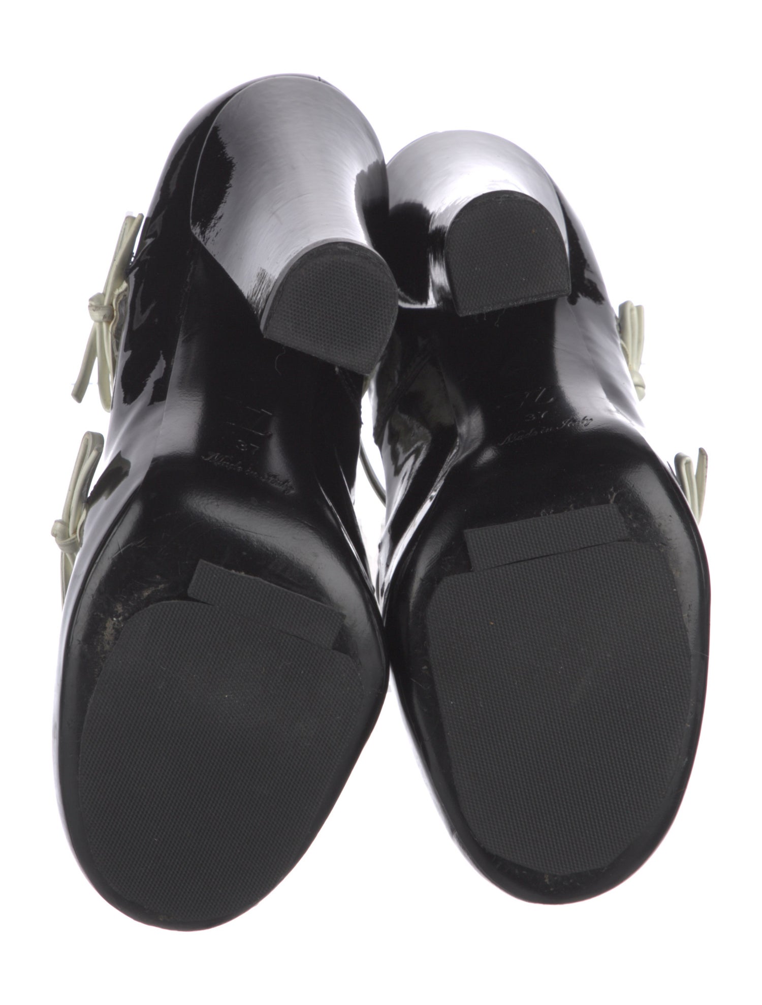 Louis Vuitton Patent Leather Bow Accents Pumps