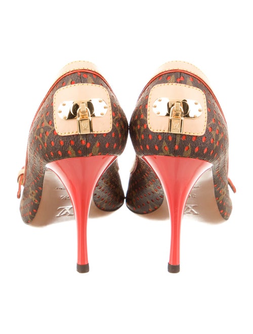 Louis Vuitton Leather Printed Slingback Pumps