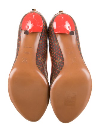 Louis Vuitton Leather Printed Slingback Pumps