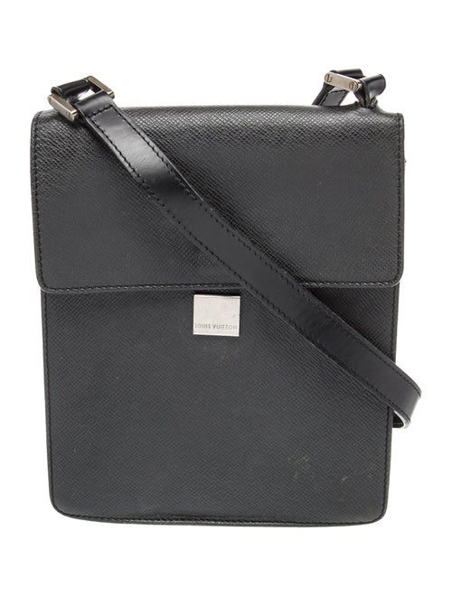 Louis Vuitton Taiga Leather Reporter