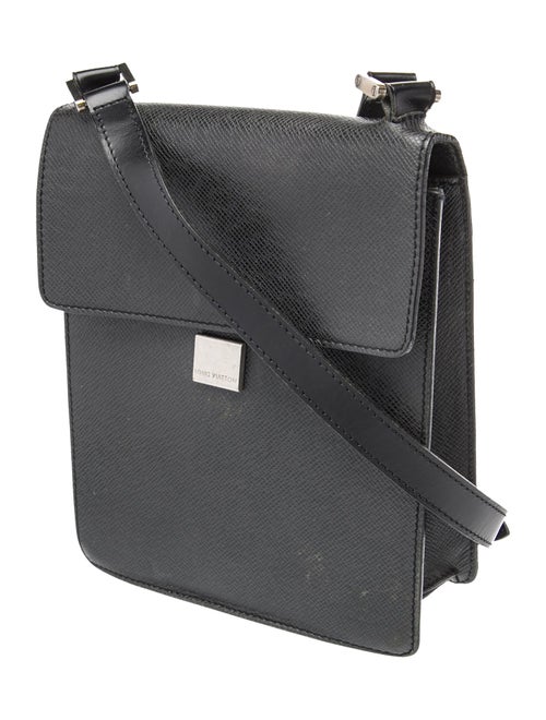 Louis Vuitton Taiga Leather Reporter