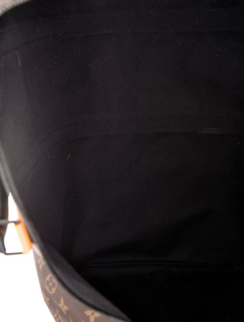 Louis Vuitton Keepall Bandoulière 55 Duffle Bag