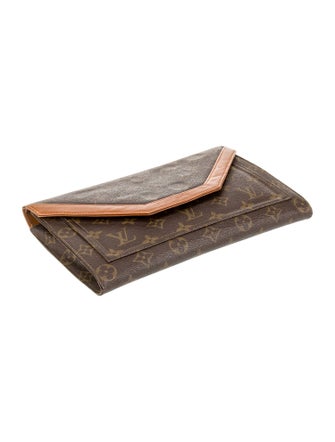 Louis Vuitton LV Monogram Clutch