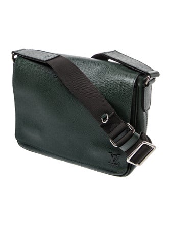 Louis Vuitton Taiga Leather Reporter PM