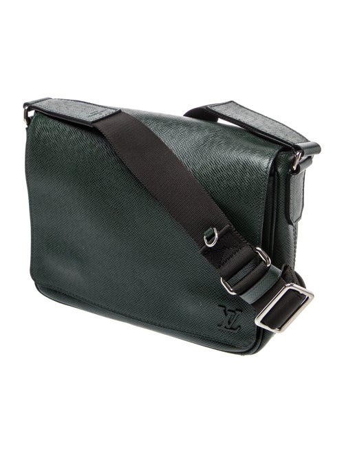 Louis Vuitton Taiga Leather Reporter PM