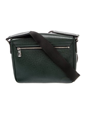 Louis Vuitton Taiga Leather Reporter PM