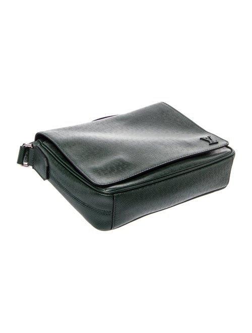 Louis Vuitton Taiga Leather Reporter PM