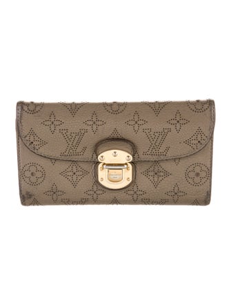 Louis Vuitton 2009 LV Monogram Amelia Wallet