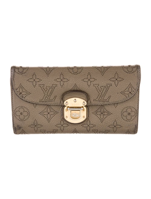 Louis Vuitton 2009 LV Monogram Amelia Wallet
