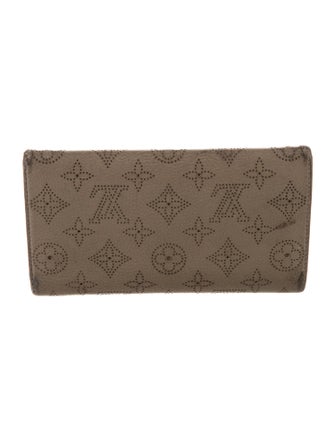 Louis Vuitton 2009 LV Monogram Amelia Wallet
