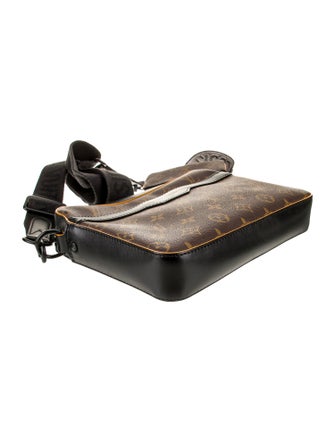 Louis Vuitton LV Monogram Reporter