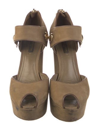 Louis Vuitton Suede Pumps