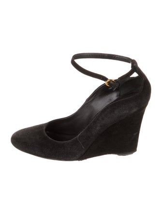 Louis Vuitton Suede Pumps