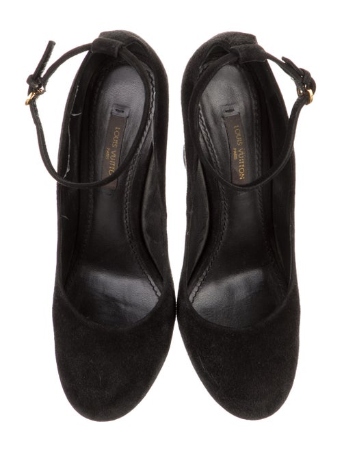 Louis Vuitton Suede Pumps