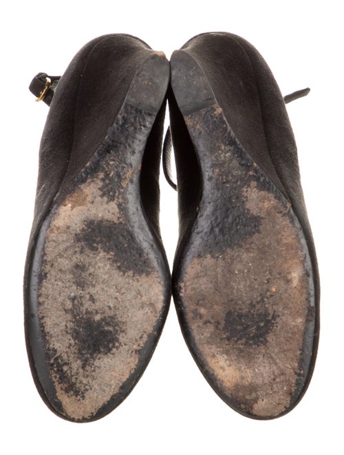 Louis Vuitton Suede Pumps