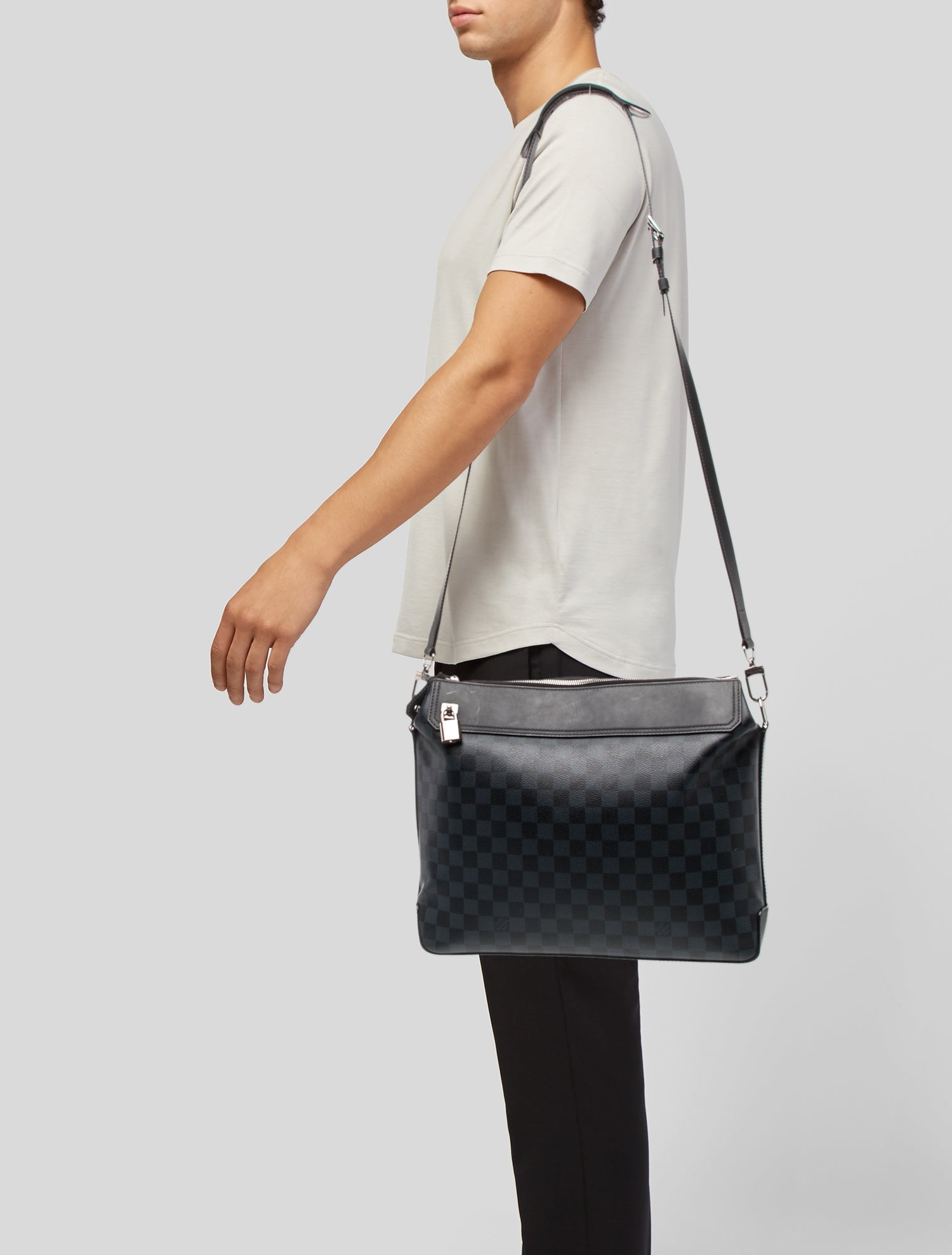 Louis Vuitton Damier Graphite Reporter