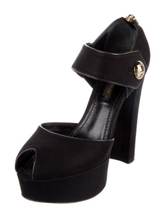 Louis Vuitton Nubuck D'Orsay Pumps