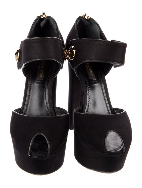 Louis Vuitton Nubuck D'Orsay Pumps