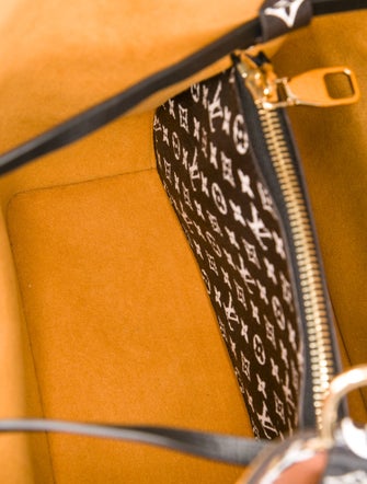 Louis Vuitton Monogram Giant Néonoé MM