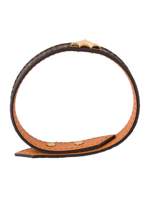 Louis Vuitton Essential V Wrap Bracelet