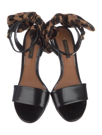 Louis Vuitton Patent Leather Bow Accents Sandals