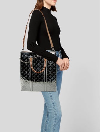 Louis Vuitton LV Monogram Sac Plat