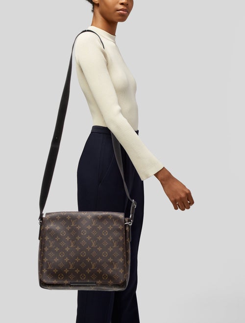 Louis Vuitton LV Monogram District