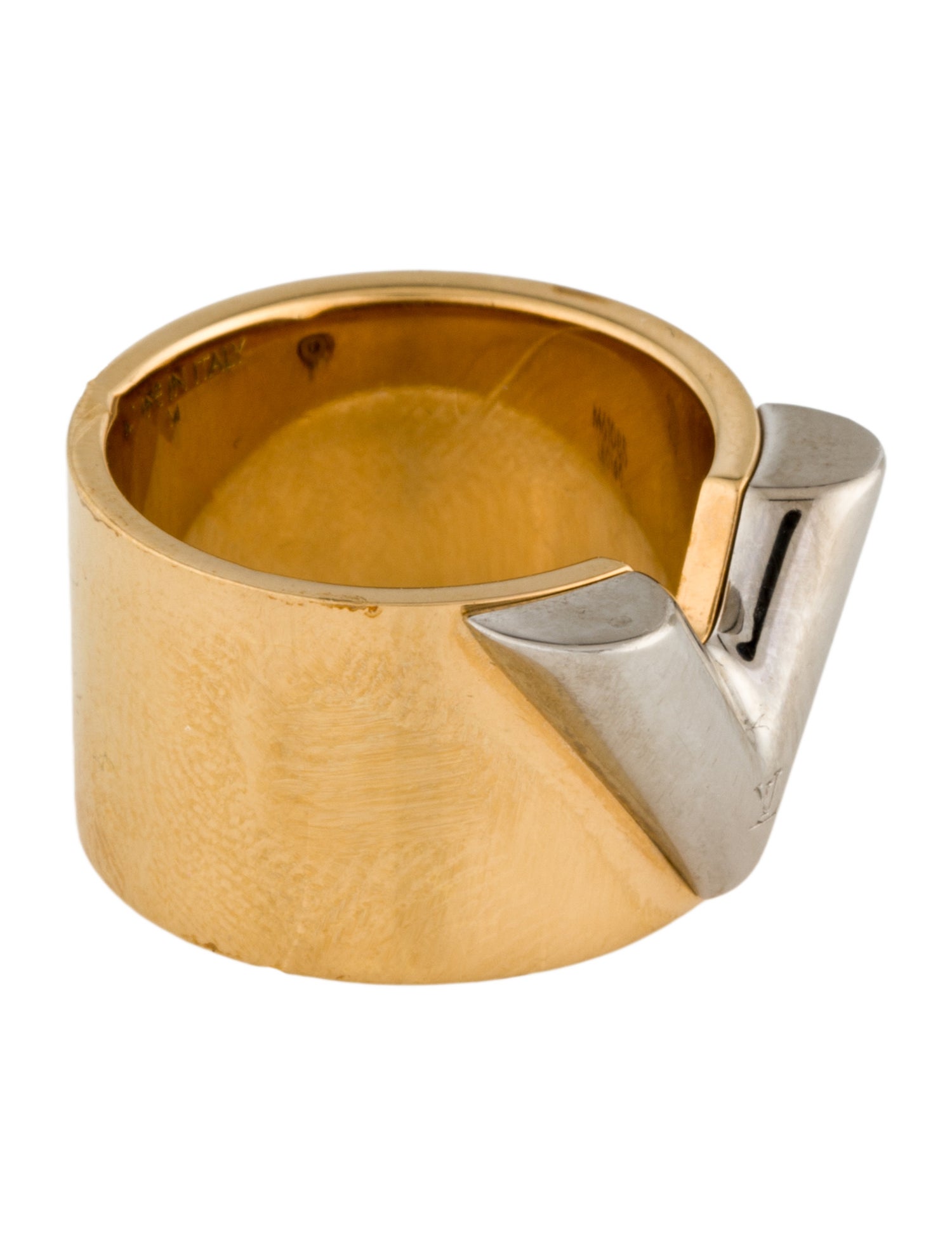 Louis Vuitton Essential V Ring