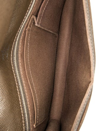 Louis Vuitton Taiga Leather Belaia Grisli