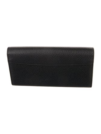 Louis Vuitton Taurillon Leather Capucines Wallet