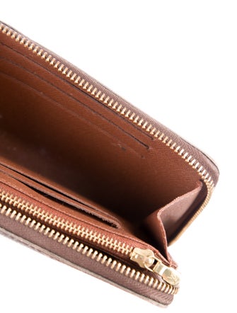 Louis Vuitton 2015 LV Monogram Zippy Wallet
