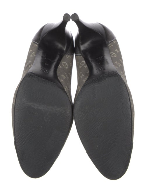 Louis Vuitton LV Monogram Canvas Pumps