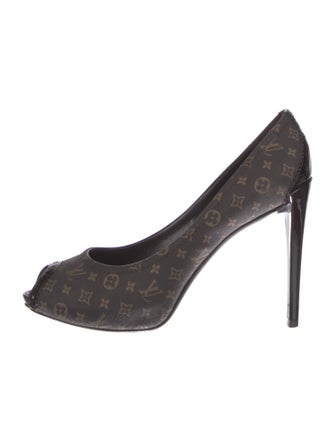 Louis Vuitton LV Monogram Canvas Pumps