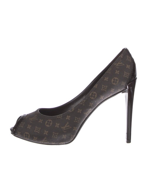 Louis Vuitton LV Monogram Canvas Pumps