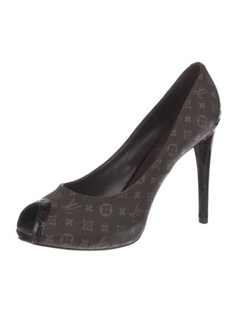 Louis Vuitton LV Monogram Canvas Pumps
