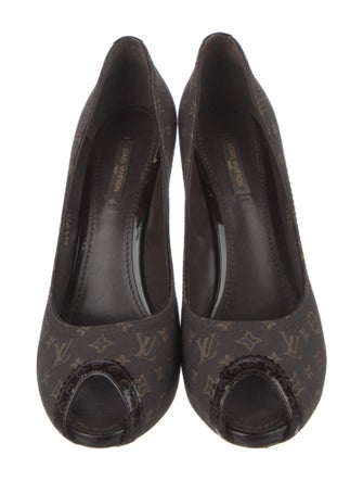 Louis Vuitton LV Monogram Canvas Pumps