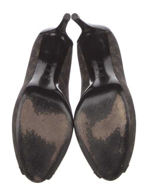 Louis Vuitton LV Monogram Canvas Pumps