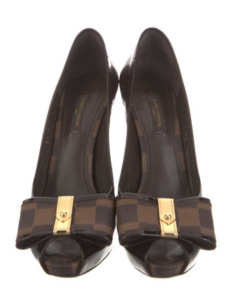Louis Vuitton Patent Leather Bow Accents Pumps