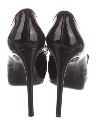 Louis Vuitton Patent Leather Bow Accents Pumps