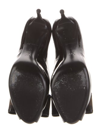 Louis Vuitton Patent Leather Bow Accents Pumps